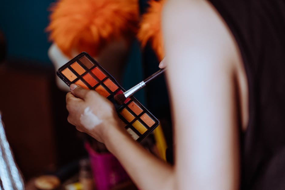How to Create Professional Makeup Looks with Eyeshadow Palettes - Vatarie Cosmetics